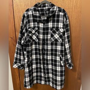Torrid Black and White Plaid Jacket size 5. Ptp 32